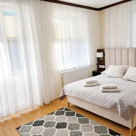 Bed & Breakfast Green House 3*